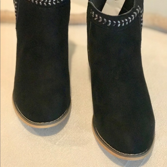 ✴️LAST ONE✴️ SIZE 7- WOMEN’S EMBROIDERED BOOTIES IN BLACK - Picture 3 of 9
